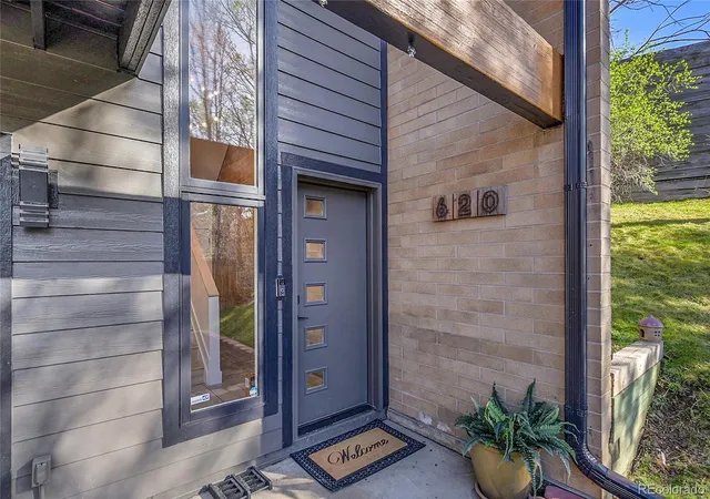 Photo 2 of Townhouse for sale at 620 Crescent Ln, Lakewood, CO 80214 | MLS# 9327913 | Listing updated on 2026-10-29