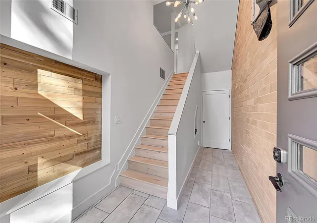 Photo 4 of Townhouse for sale at 620 Crescent Ln, Lakewood, CO 80214 | MLS# 9327913 | Listing updated on 2026-10-29