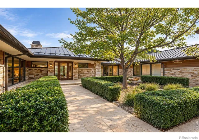 Photo 2 of Single family home for sale at 335 Lee Hl Dr, Boulder, CO 80302 | MLS# IR1071436 | Listing updated on 2026-10-30