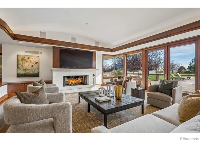 Photo 4 of Single family home for sale at 335 Lee Hl Dr, Boulder, CO 80302 | MLS# IR1071436 | Listing updated on 2026-10-30