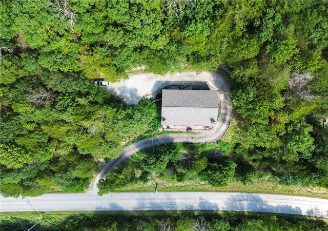 Homes for sale in Holiday Island, AR | 26 Stateline Dr, Holiday Island, AR 72631 | MLS# 1300628