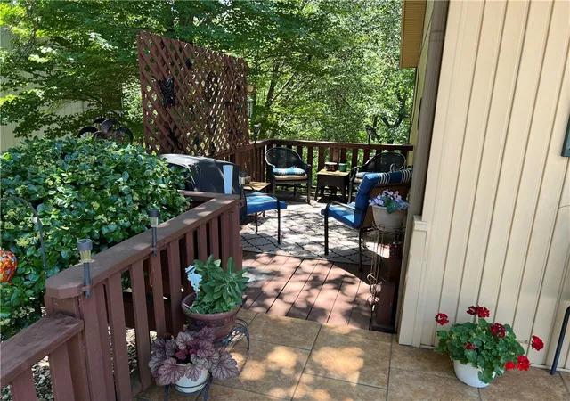 Photo 3 of Townhouse for sale at 9 Estes Dr, Bella Vista, AR 72715 | MLS# 1302054 | Listing updated on 2026-06-03