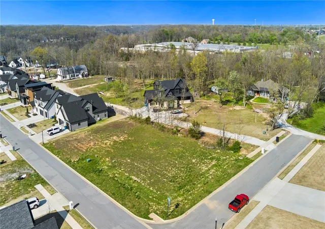 4th image of 305 Autumn Hills Rd, Bentonville, AR 72712 | MLS# 1304594
