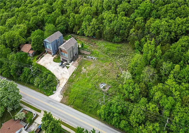 17th image of 1066 E Huntsville Rd, Fayetteville, AR 72701 | MLS# 1307918
