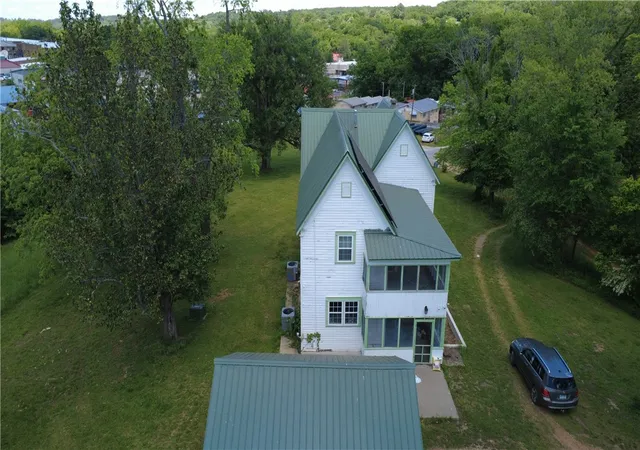 Photo 4 of Single family home for sale at 306 College St, Huntsville, AR 72740 | MLS# 1310398 | Listing updated on 2026-03-25