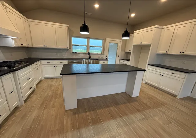 Photo 11 of Sale Pending at 1407 Latium St, Siloam Springs, AR 72761 | MLS# 1312776 | Listing updated on 2026-07-21