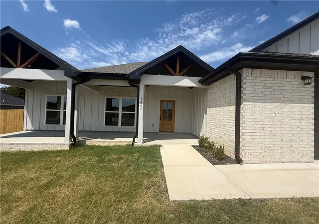 Photo 2 of Sale Pending at 1407 Latium St, Siloam Springs, AR 72761 | MLS# 1312776 | Listing updated on 2026-10-09