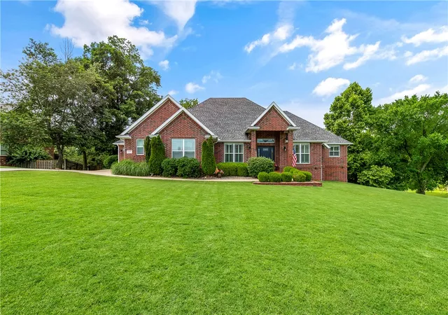 Photo 1 of Single family home for sale at 348 Whitcliff Dr, Cave Springs, AR 72718 | MLS# 1313162 | Listing updated on 2026-05-28
