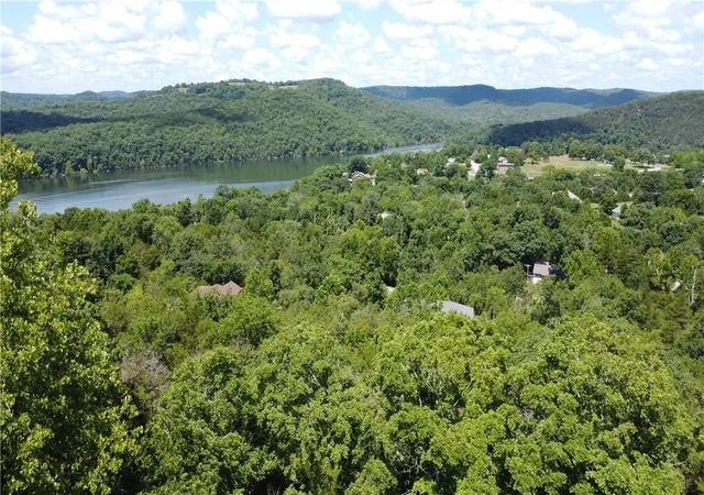 Homes for sale in Holiday Island, AR | 17 Quail Run Dr, Holiday Island, AR 72631 | MLS# 1314012