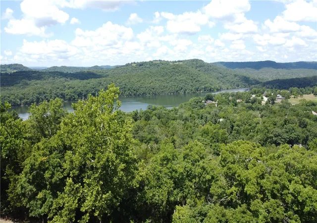 Homes for sale in Holiday Island, AR | 17 Quail Run Dr, Holiday Island, AR 72631 | MLS# 1314012