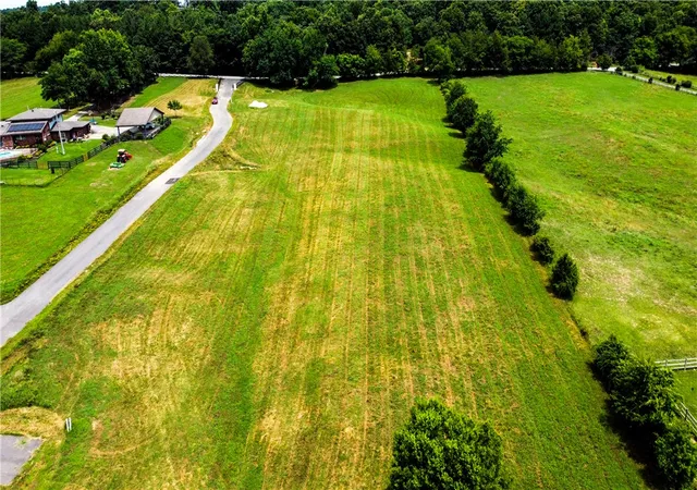 2nd image of 541 Reed Valley Rd, Fayetteville, AR 72704 | MLS# 1315414