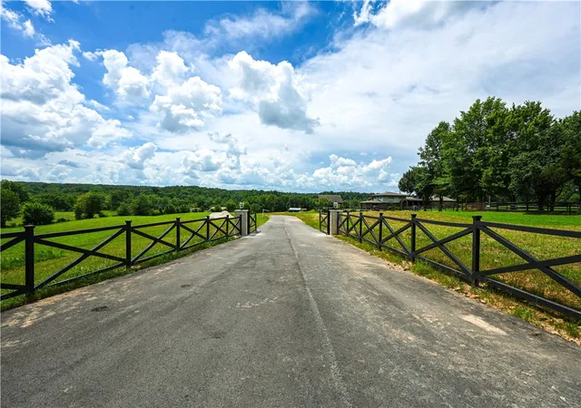 3rd image of 541 Reed Valley Rd, Fayetteville, AR 72704 | MLS# 1315414
