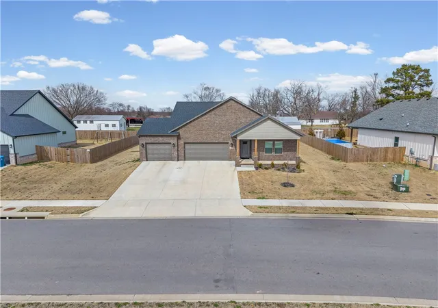 Homes for sale in Pea Ridge, AR | 2208 Riggins Ave, Pea Ridge, AR 72751 | MLS# 1315802
