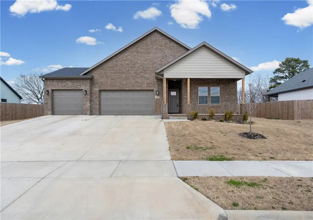 Homes for sale in Pea Ridge, AR | 2208 Riggins Ave, Pea Ridge, AR 72751 | MLS# 1315802