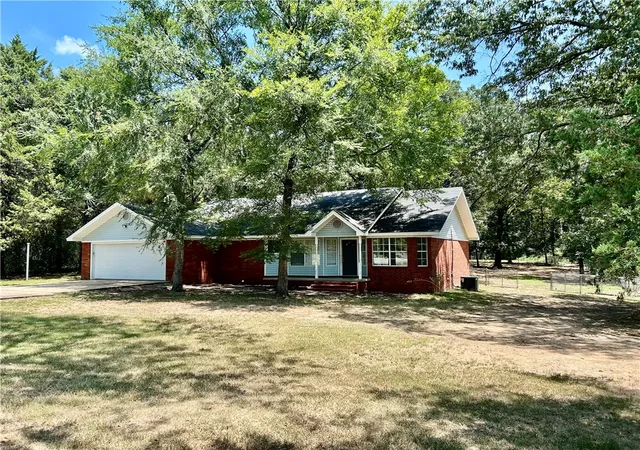 Homes for sale in Pottsville, AR | 106 S Fox Run Rd, Pottsville, AR 72858 | MLS# 1316028