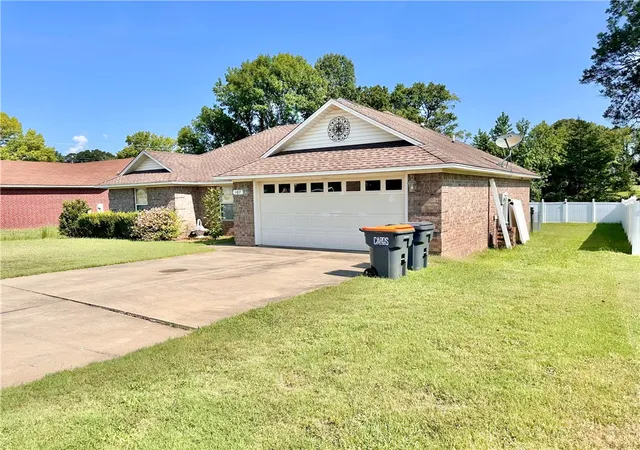 Homes for sale in Russellville, AR | 107 Ashbrook Ln, Russellville, AR 72802 | MLS# 1316522