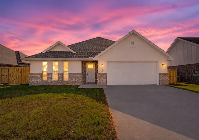 Photo 1 of Sale Pending at 220 Ryker Ridge, Centerton, AR 72719 | MLS# 1316865 | Listing updated on 2026-07-29