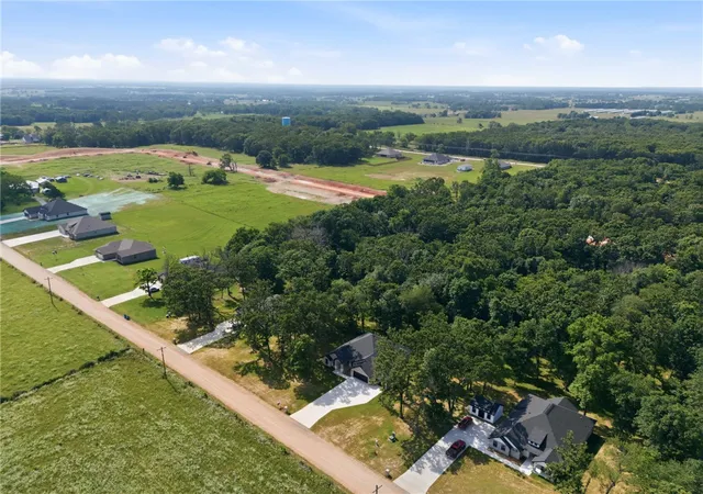4th image of 9300 S Pleasant Valley Rd, Gentry, AR 72734 | MLS# 1317459