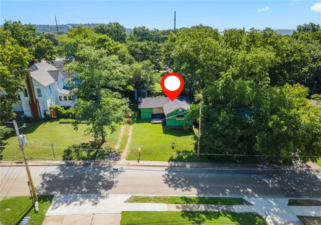 Photo 4 of Sale Pending at 104 S Duncan Ave, Fayetteville, AR 72701 | MLS# 1318908 | Listing updated on 2026-07-16