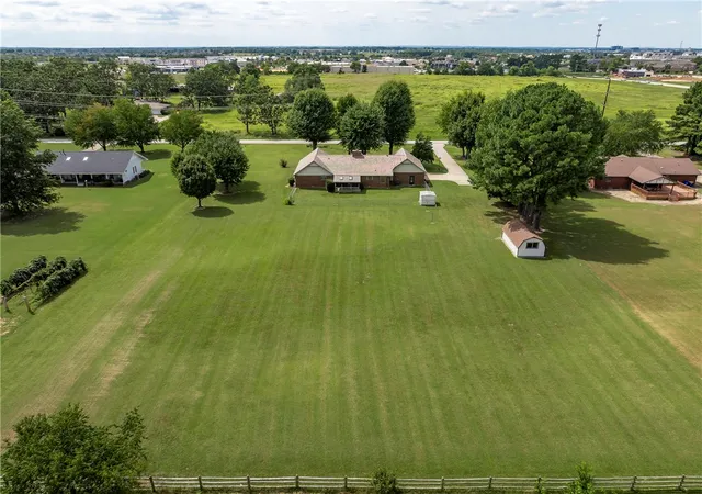 1st image of 1509 Concord St, Lowell, AR 72745 | MLS# 1319134