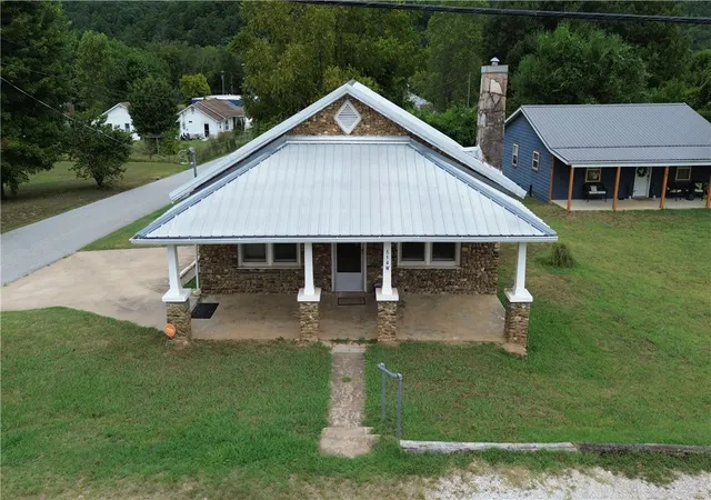 Homes for sale in Jasper, AR | 514 W Clark, Jasper, AR 72641 | MLS# 1319504