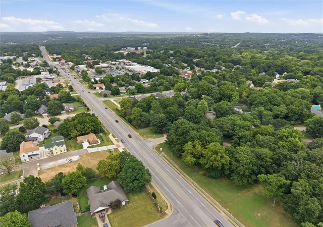 5th image of 2825 E Inwood Ln, Fayetteville, AR 72701 | MLS# 1321359