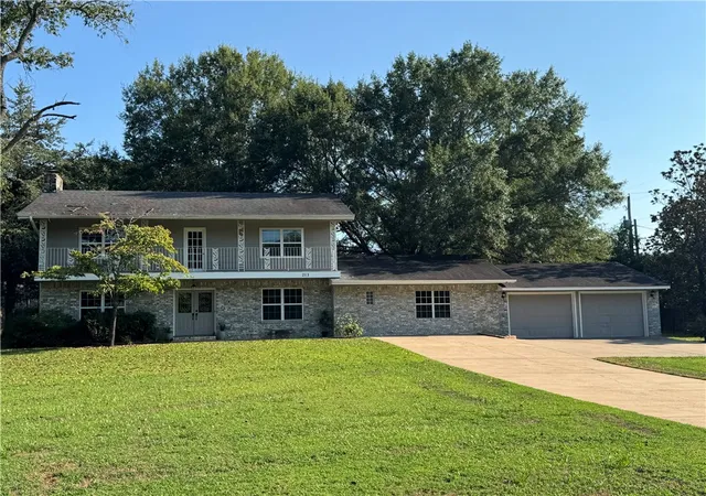 Homes for sale in Russellville, AR | 213 N Shore Dr, Russellville, AR 72802 | MLS# 1321256