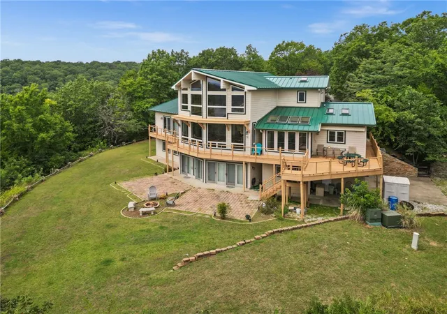 Homes for sale in Garfield, AR | 11333 Lathams Landing Rd, Garfield, AR 72732 | MLS# 1321518