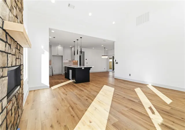 Photo 5 of Single family home for sale at 970 Thornwood Pl, Bentonville, AR 72713 | MLS# 1321810 | Listing updated on 2026-08-02