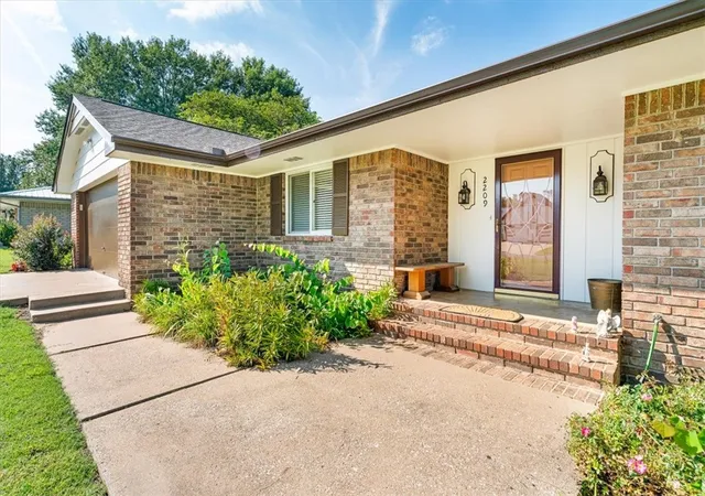 1st image of 2209 W Granite St, Siloam Springs, AR 72761 | MLS# 1322244