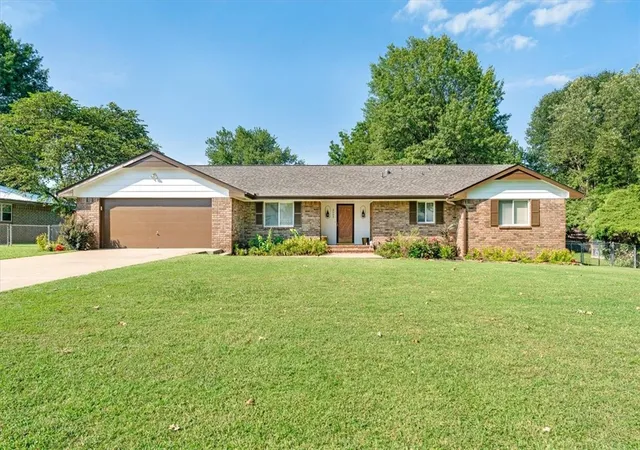2nd image of 2209 W Granite St, Siloam Springs, AR 72761 | MLS# 1322244