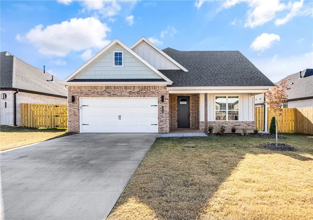 Homes for sale in Pea Ridge, AR | 1913 Farmer St, Pea Ridge, AR 72751 | MLS# 1322319
