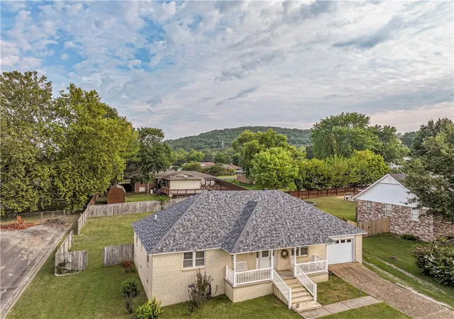 4th image of 1210 Laura Ave, Berryville, AR 72616 | MLS# 1322513