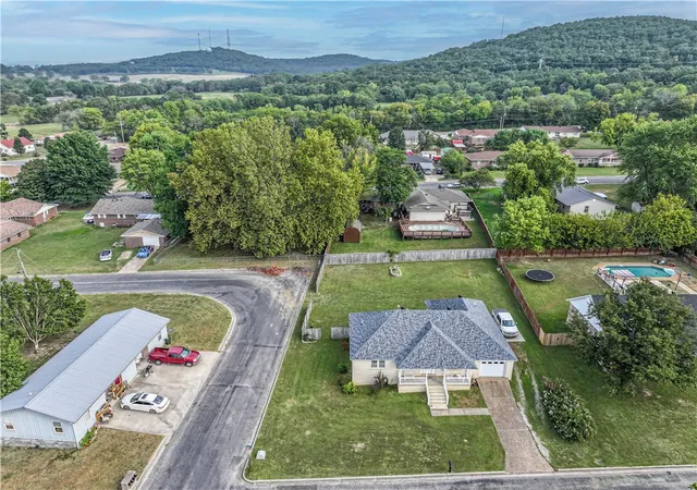 5th image of 1210 Laura Ave, Berryville, AR 72616 | MLS# 1322513