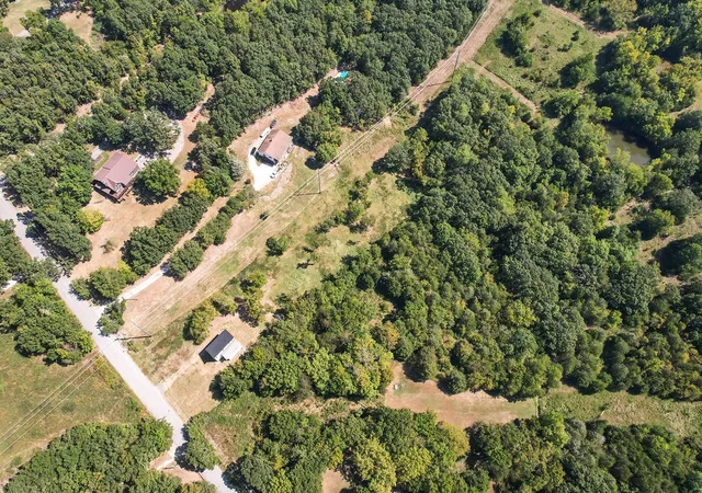 2nd image of 78 Stone Bridge Rd, Fayetteville, AR 72701 | MLS# 1323372