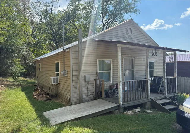 2nd image of 117 S Spring St, Marshall, AR 72650 | MLS# 1323802