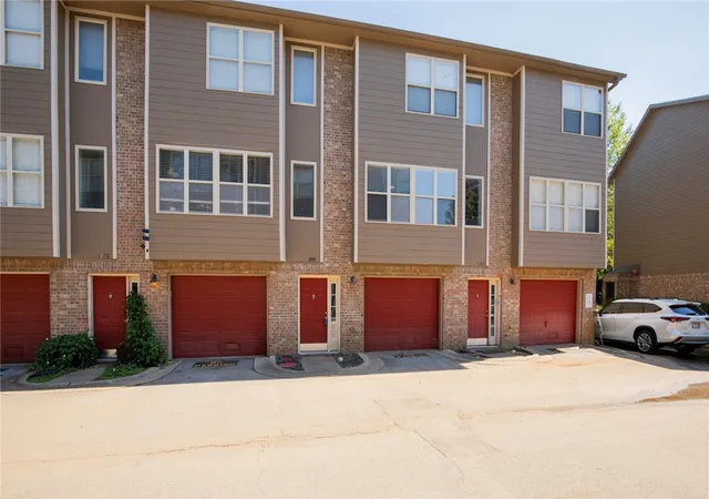 3rd image of 1866 N Scull Creek Dr #6, Fayetteville, AR 72703 | MLS# 1324193
