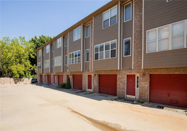 4th image of 1866 N Scull Creek Dr #6, Fayetteville, AR 72703 | MLS# 1324193