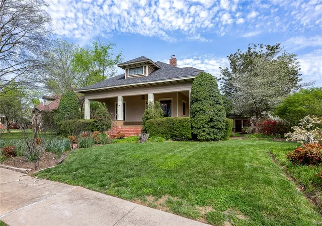 Photo 3 of Sale Pending at 508 W Central Ave, Bentonville, AR 72712 | MLS# 1324436 | Listing updated on 2026-06-07