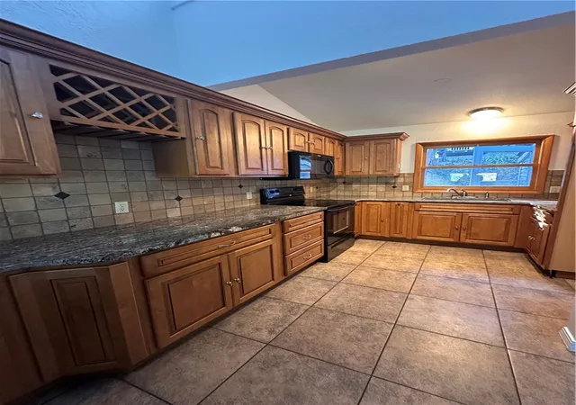 Photo 3 of Condo for sale at 53 Oak Point Dr, Holiday Island, AR 72631 | MLS# 1325807 | Listing updated on 2026-10-06