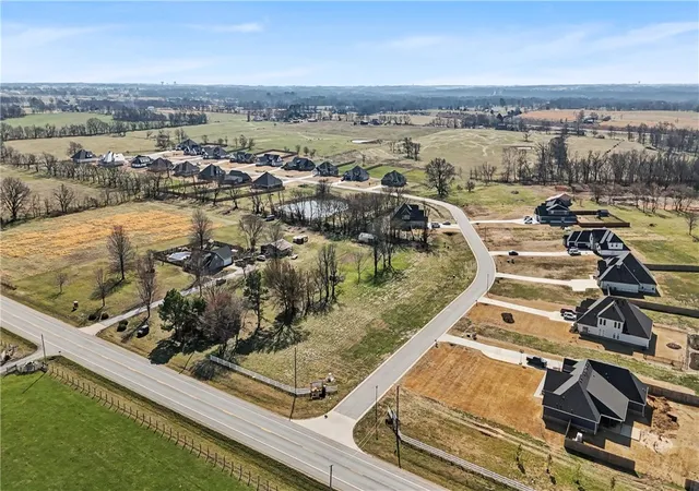 5th image of 100 Jenna Ln, Gravette, AR 72736 | MLS# 1325907