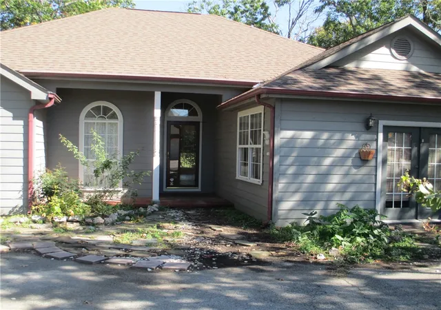 2nd image of 166 Holiday Island Dr, Holiday Island, AR 72631 | MLS# 1326130