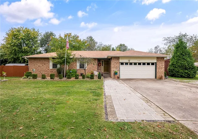 1st image of 618 N Oakwood St, Lowell, AR 72745 | MLS# 1326900