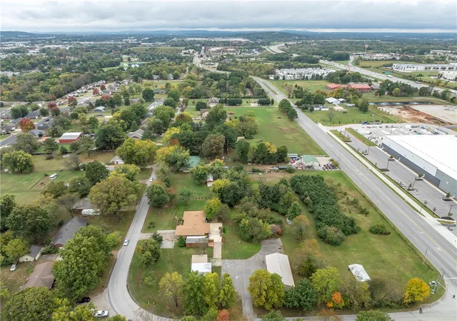 38th image of 618 N Oakwood St, Lowell, AR 72745 | MLS# 1326900