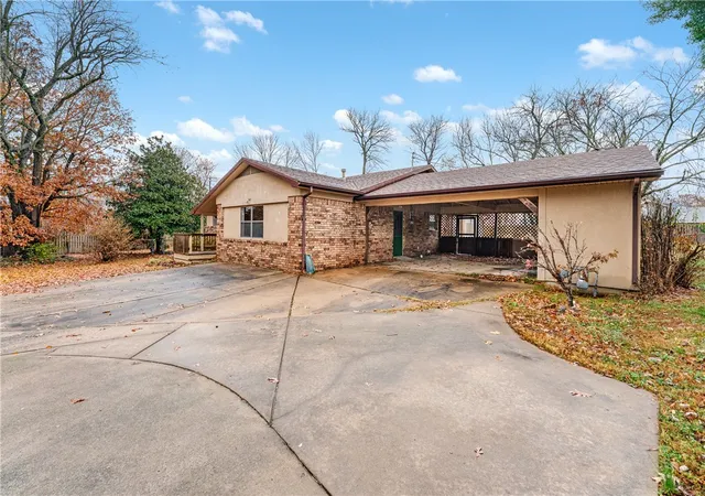 Homes for sale in Siloam Springs, AR | 14248 Lake Forrest Heights Rd, Siloam Springs, AR 72761 | MLS# 1326408
