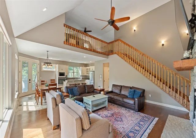 Photo 3 of Single family home for sale at 35 Deddington Dr, Bella Vista, AR 72714 | MLS# 1327124 | Listing updated on 2026-04-03