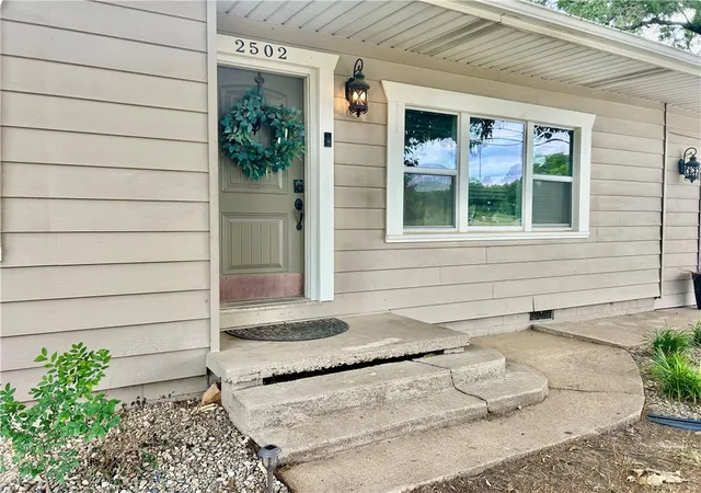 Photo 1 of Single family home for sale at 2502 W 12th St, Russellville, AR 72801 | MLS# 1327245 | Listing updated on 2026-08-31
