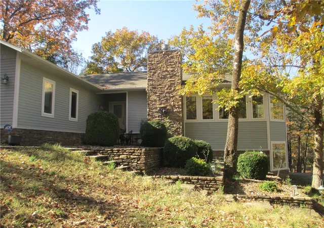 3rd image of 8 Hickory Cir, Holiday Island, AR 72631 | MLS# 1327452