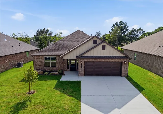 2nd image of 2304 Lexington St, Siloam Springs, AR 72761 | MLS# 1327851
