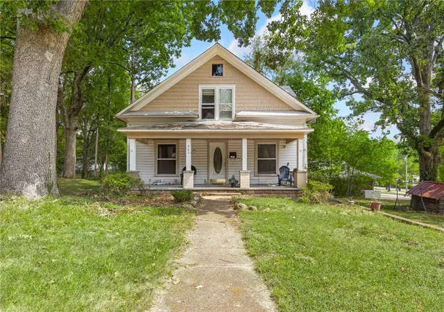 2nd image of 303 N 2nd St, Harrison, AR 72601 | MLS# 1327774
